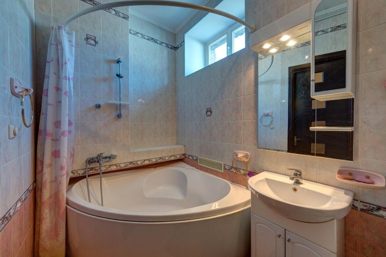 Apartments With Three Rooms On Shevchenko Blvd Kyiv Exterior foto